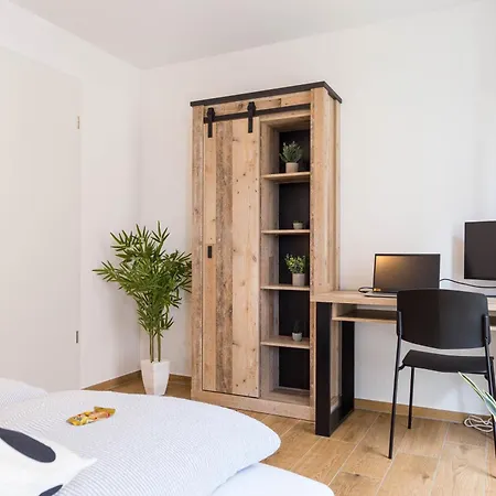 Living Timeless- Happy Living Bodensee Direkt Am See Mit Billard, Parkplatz Und Balkon Fuer Bis Zu 6 Personen Фридрихсхафен Экстерьер фото
