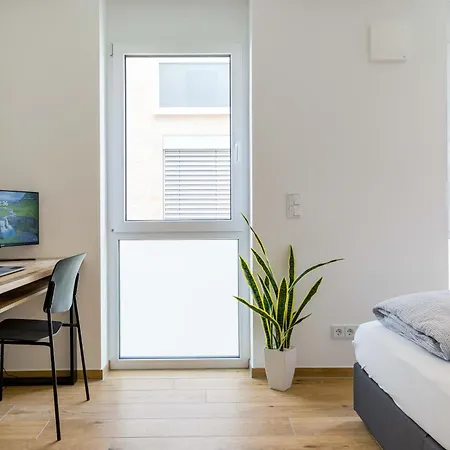 Living Timeless- Happy Living Bodensee Direkt Am See Mit Billard, Parkplatz Und Balkon Fuer Bis Zu 6 Personen Фридрихсхафен Экстерьер фото