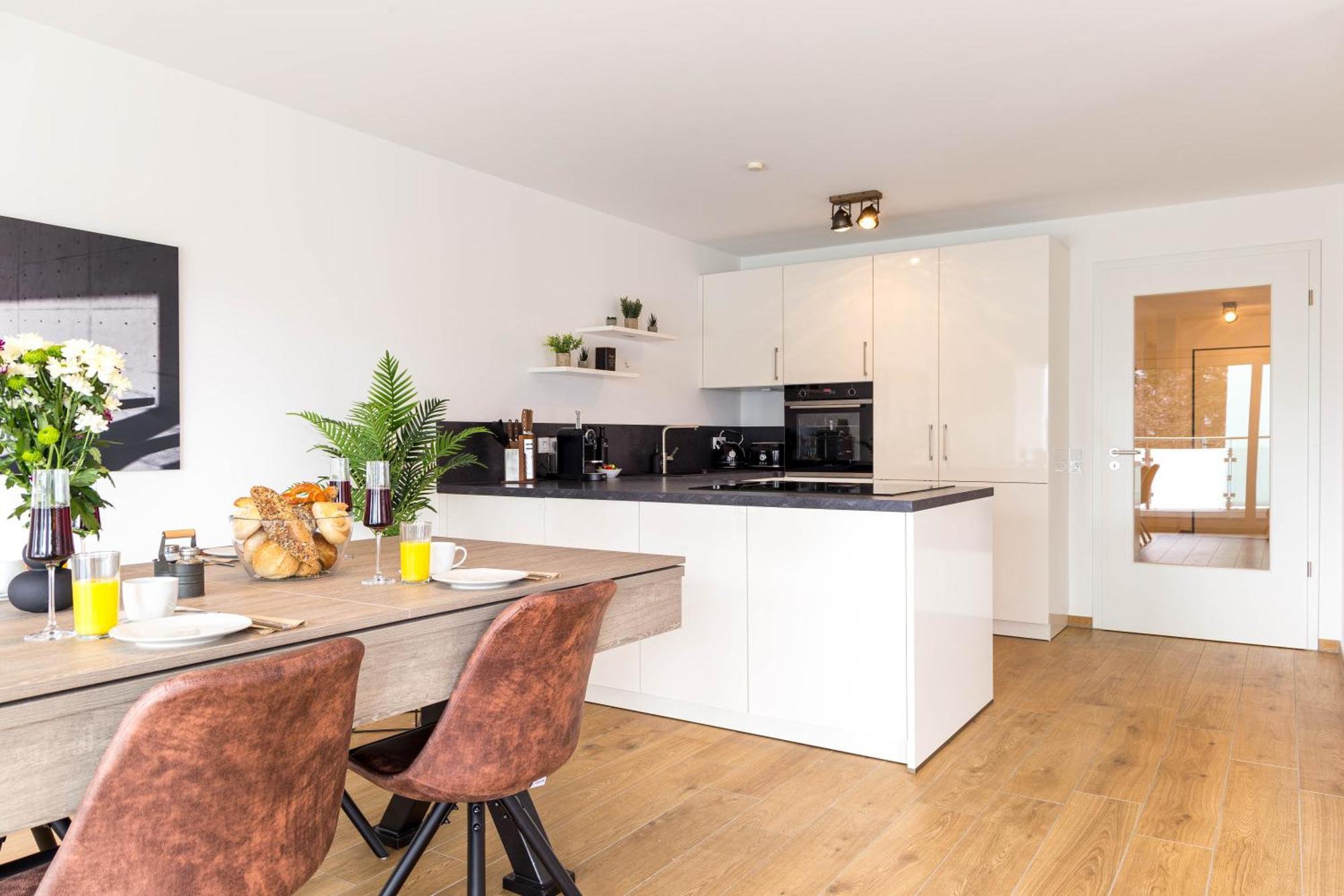 Living Timeless- Happy Living Bodensee Direkt Am Mit Billard, Parkplatz Und Balkon Fuer Bis Zu 6 Personen * Friedrichshafen