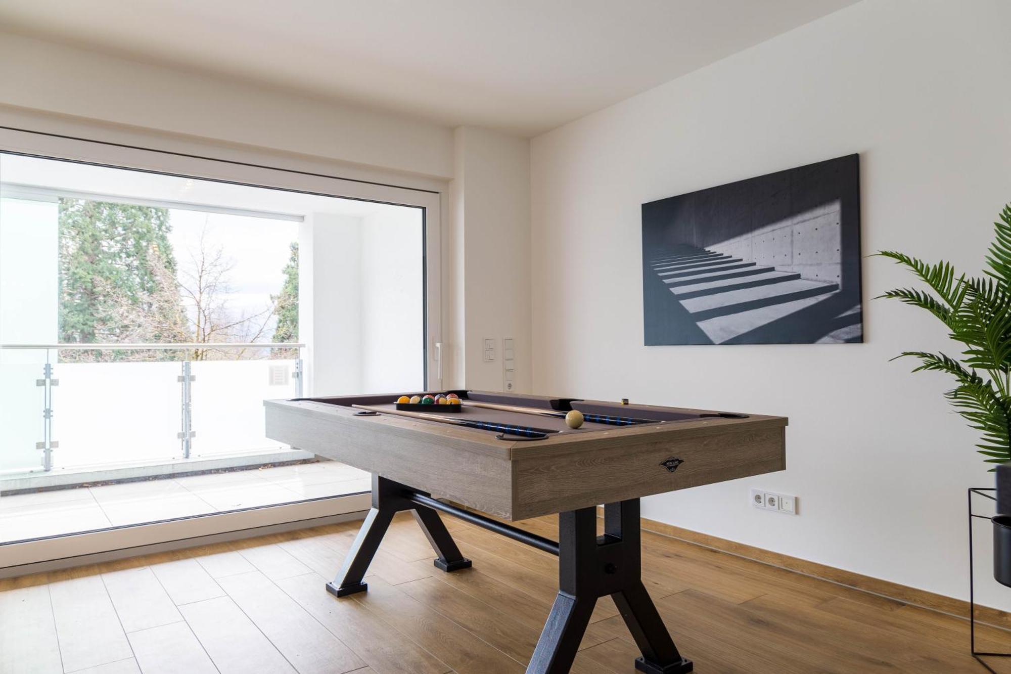 Living Timeless- Happy Living Bodensee Direkt Am Mit Billard, Parkplatz Und Balkon Fuer Bis Zu 6 Personen Friedrichshafen