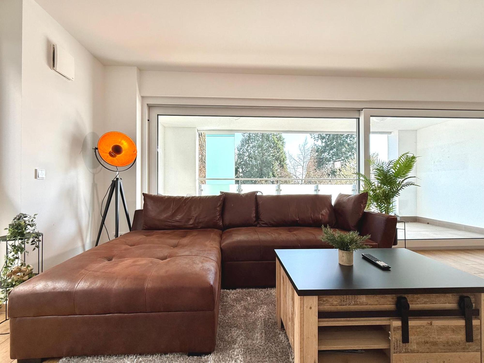 Apartment Living Timeless- Happy Living Bodensee Direkt Am Mit Billard, Parkplatz Und Balkon Fuer Bis Zu 6 Personen Friedrichshafen